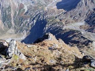 Blick vom Großen Trögler am Stubaier Höhenweg auf die Sulzenauhütte