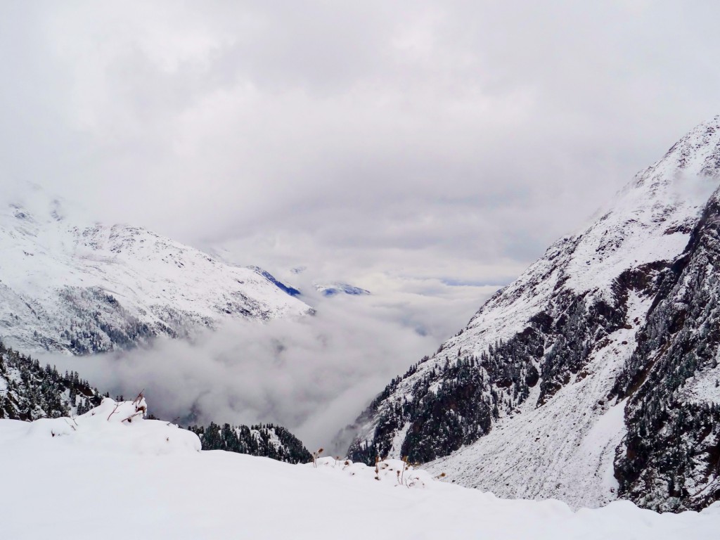 Blick ins Tal bei Schnee