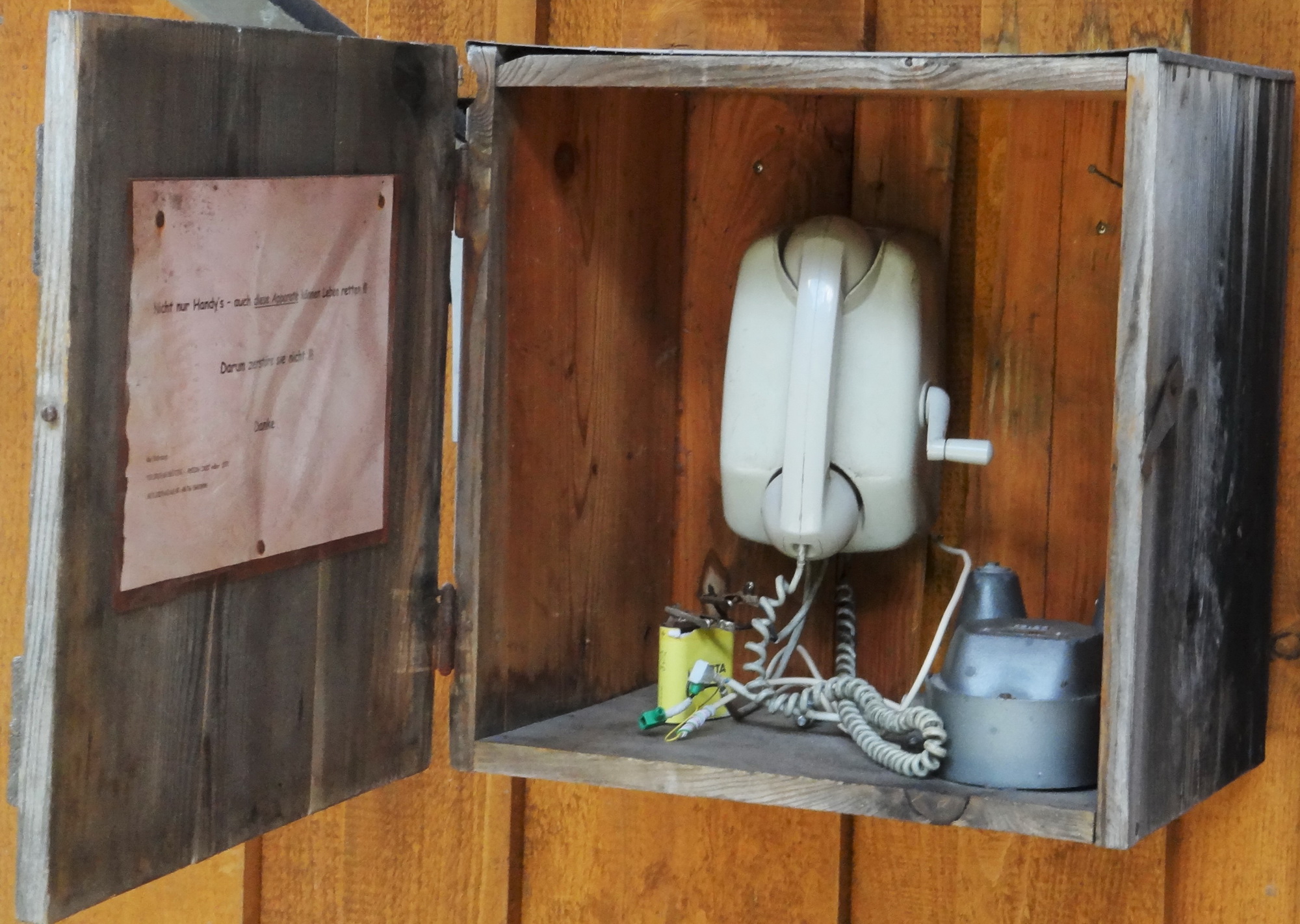 Sulzenau hut telephone