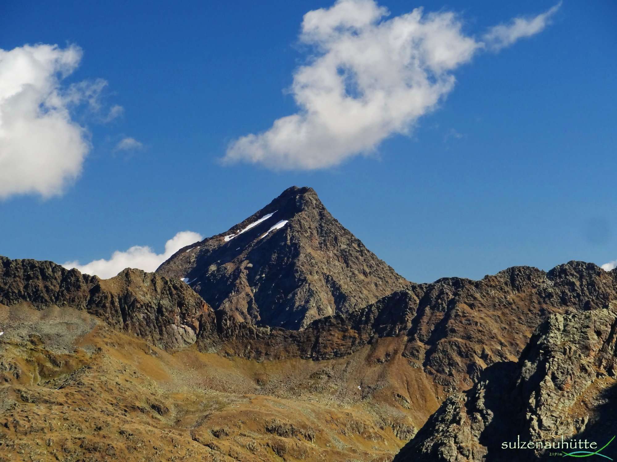 Blick aufs Niederl, darüber Aperer Feuerstein vom Peiljoch - Stubaier Höhenweg
